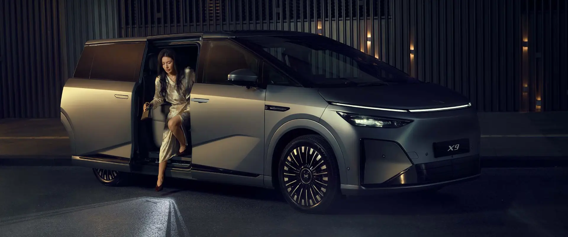 New XPENG X9 Car