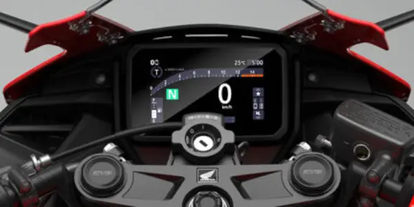 Honda CBR500R FOUR TFT display and riding technology
